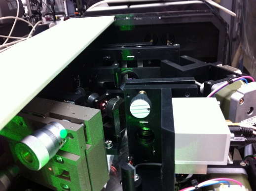 Photogragh of our high-resololution ring Ti:Sapphire laser oscillator.
